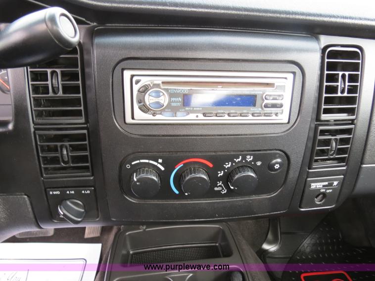 image for item B4708 2002 Dodge Dakota pickup truck