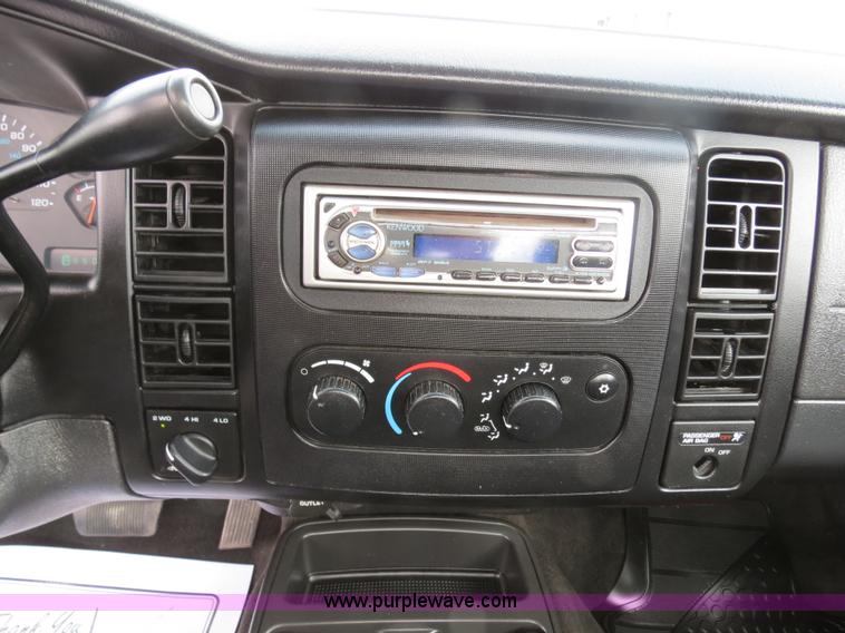 image for item B4708 2002 Dodge Dakota pickup truck