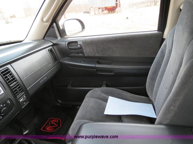 image for item B4708 2002 Dodge Dakota pickup truck