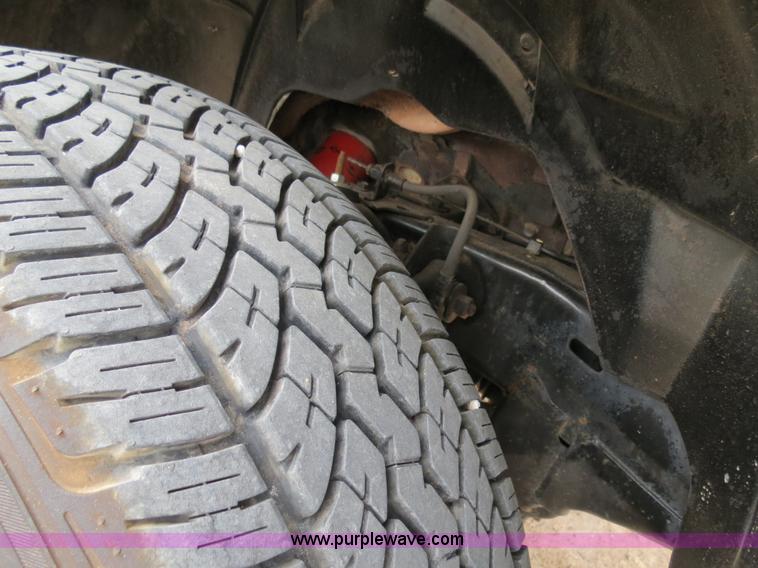 image for item B4708 2002 Dodge Dakota pickup truck