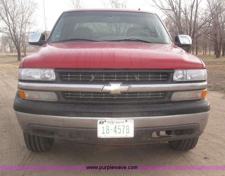 image for item B5447 2001 Chevrolet Silverado 1500 LT Ext. Cab pickup truck