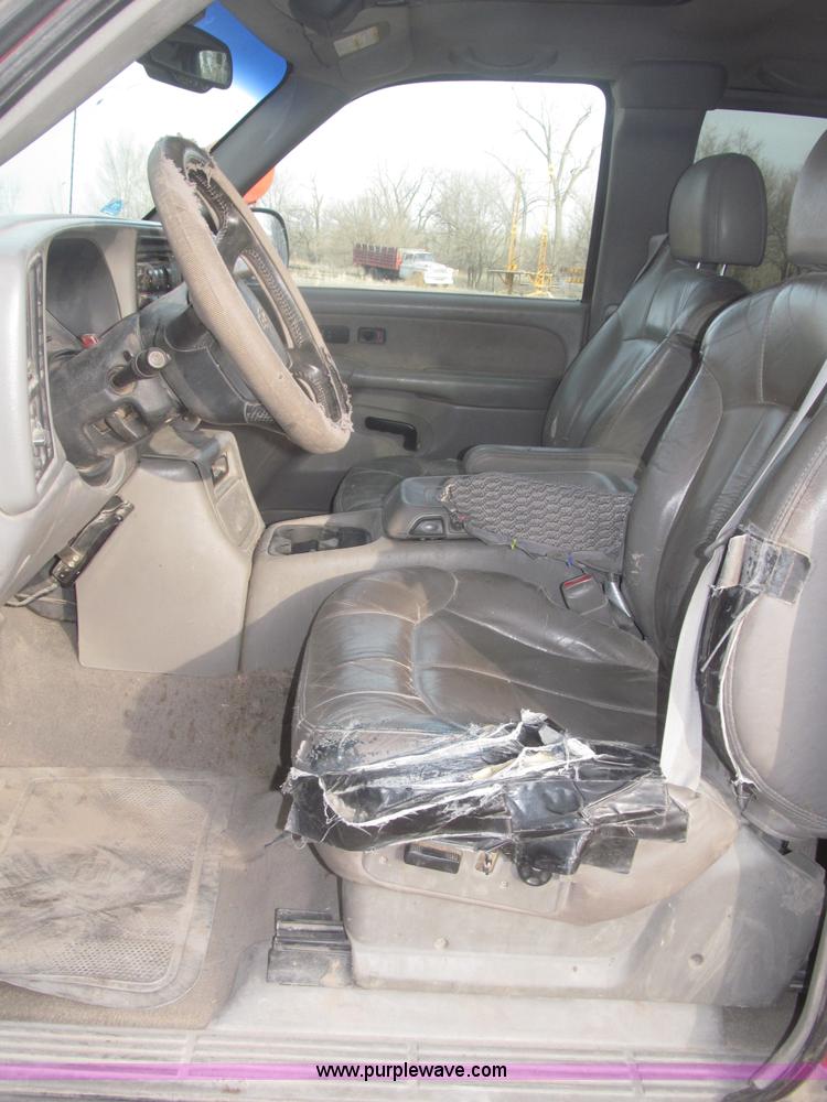 image for item B5447 2001 Chevrolet Silverado 1500 LT Ext. Cab pickup truck