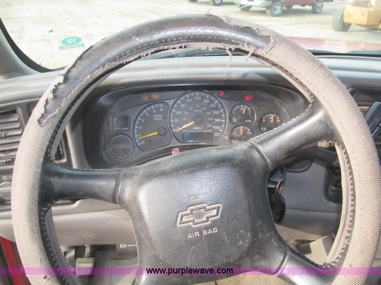 image for item B5447 2001 Chevrolet Silverado 1500 LT Ext. Cab pickup truck