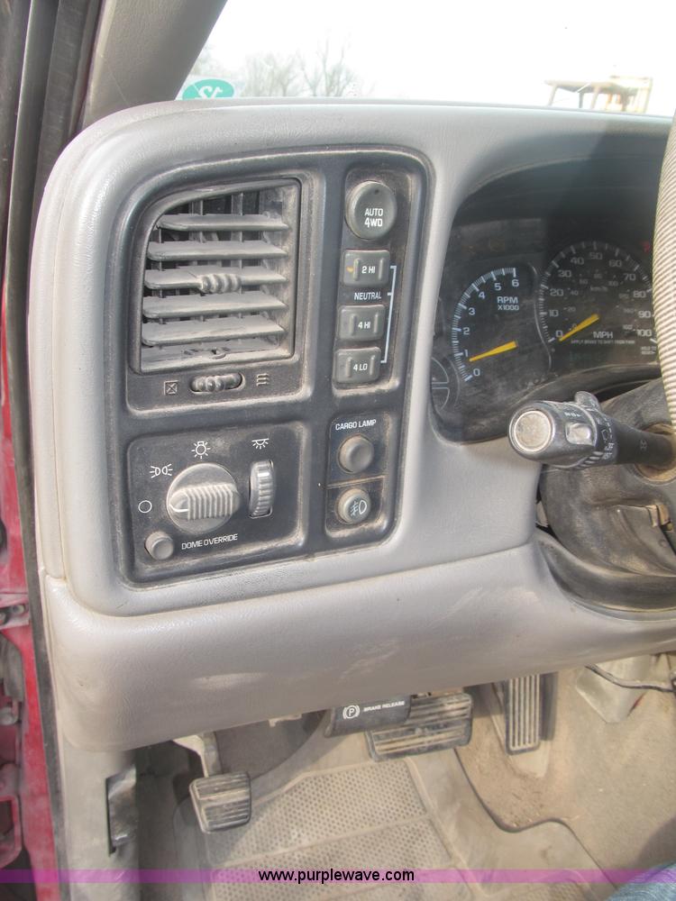 image for item B5447 2001 Chevrolet Silverado 1500 LT Ext. Cab pickup truck
