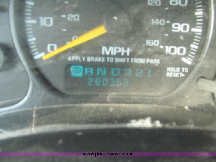 image for item B5447 2001 Chevrolet Silverado 1500 LT Ext. Cab pickup truck