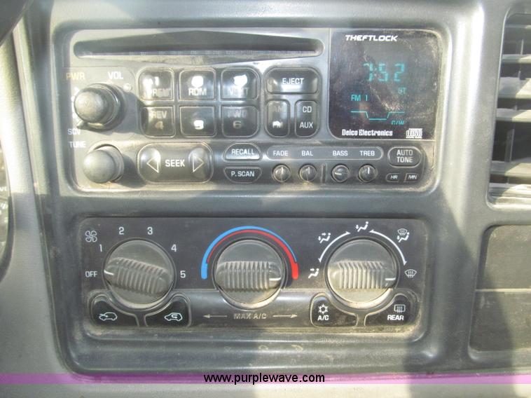 image for item B5447 2001 Chevrolet Silverado 1500 LT Ext. Cab pickup truck