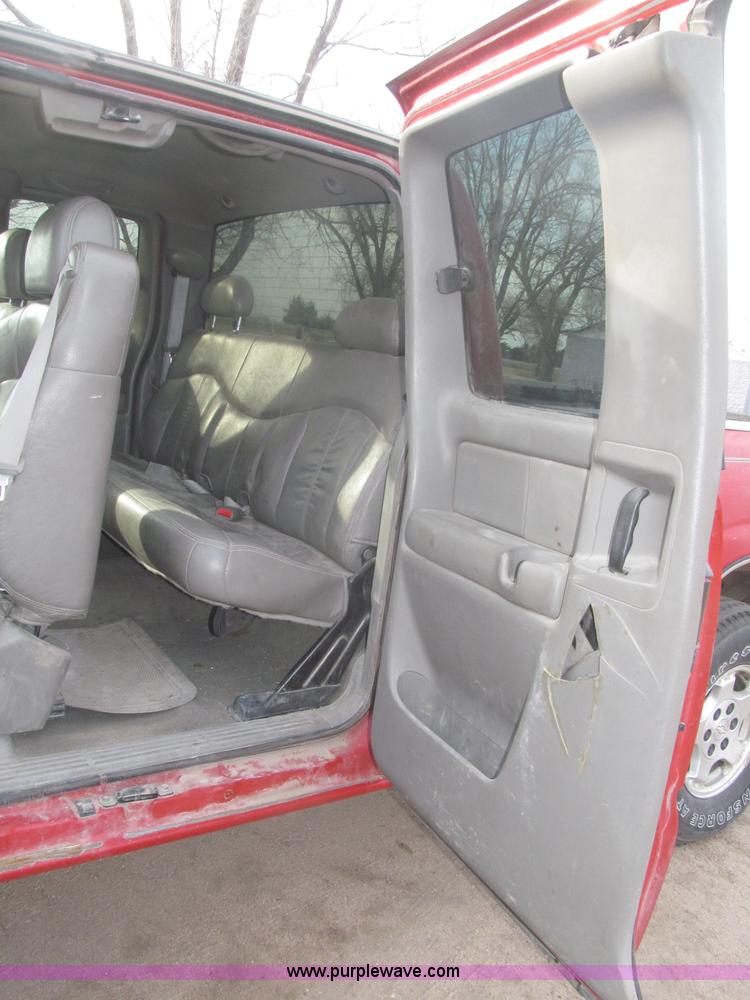 image for item B5447 2001 Chevrolet Silverado 1500 LT Ext. Cab pickup truck