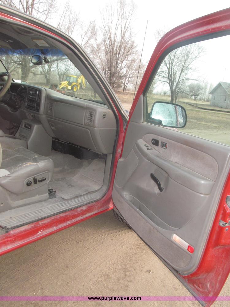 image for item B5447 2001 Chevrolet Silverado 1500 LT Ext. Cab pickup truck