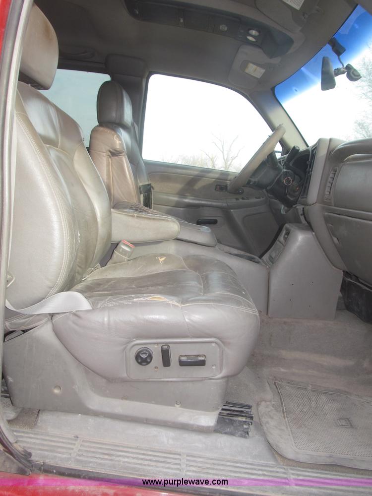 image for item B5447 2001 Chevrolet Silverado 1500 LT Ext. Cab pickup truck