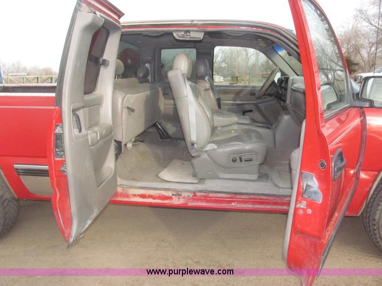 image for item B5447 2001 Chevrolet Silverado 1500 LT Ext. Cab pickup truck