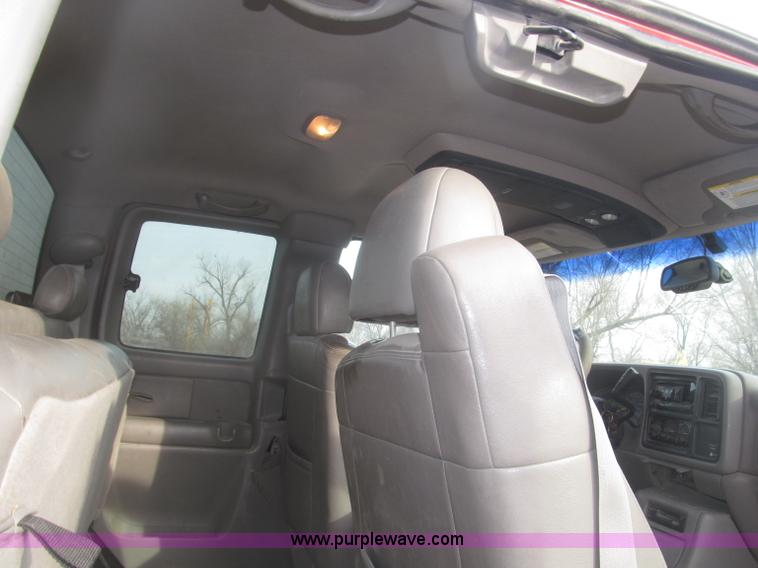 image for item B5447 2001 Chevrolet Silverado 1500 LT Ext. Cab pickup truck