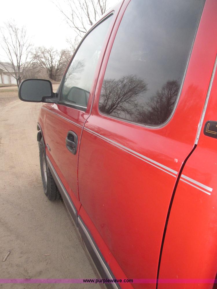 image for item B5447 2001 Chevrolet Silverado 1500 LT Ext. Cab pickup truck