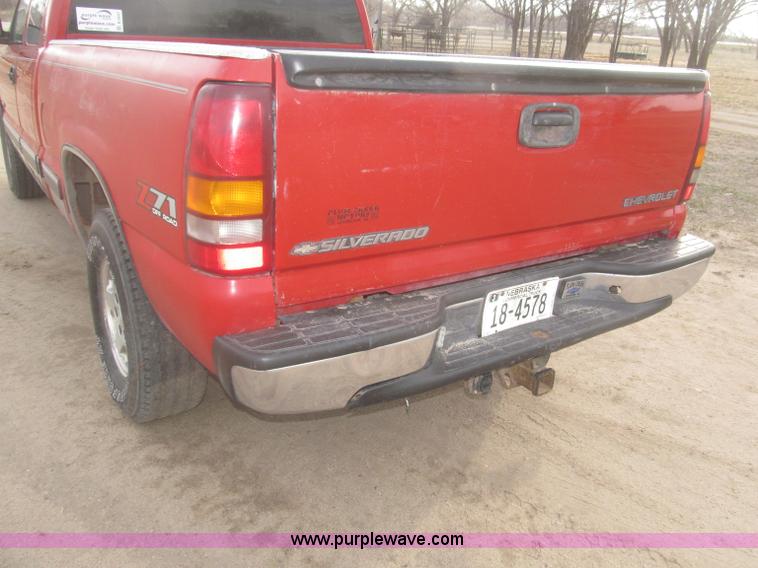 image for item B5447 2001 Chevrolet Silverado 1500 LT Ext. Cab pickup truck