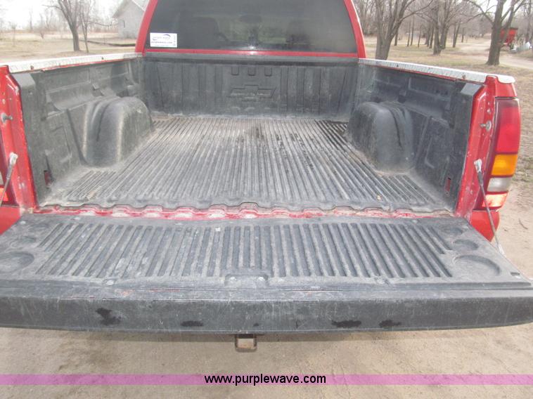 image for item B5447 2001 Chevrolet Silverado 1500 LT Ext. Cab pickup truck