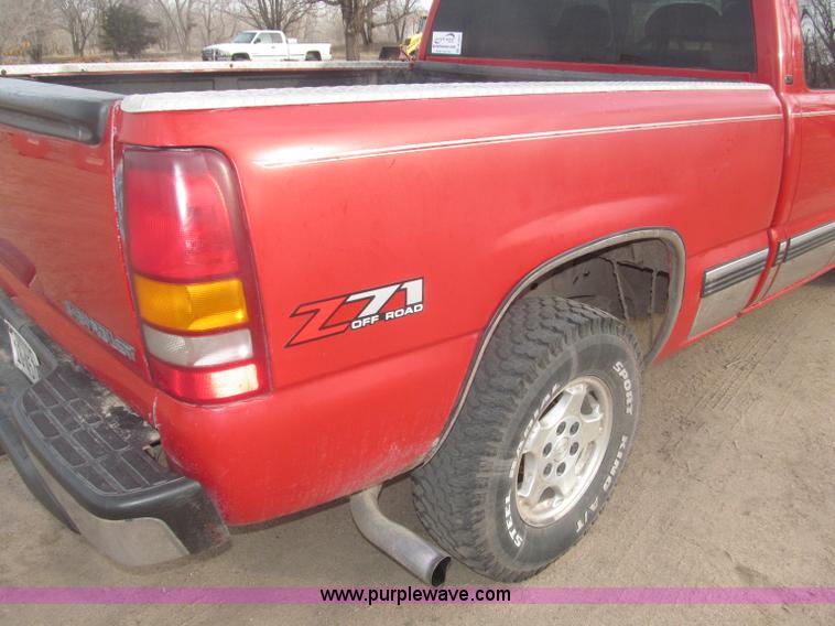 image for item B5447 2001 Chevrolet Silverado 1500 LT Ext. Cab pickup truck