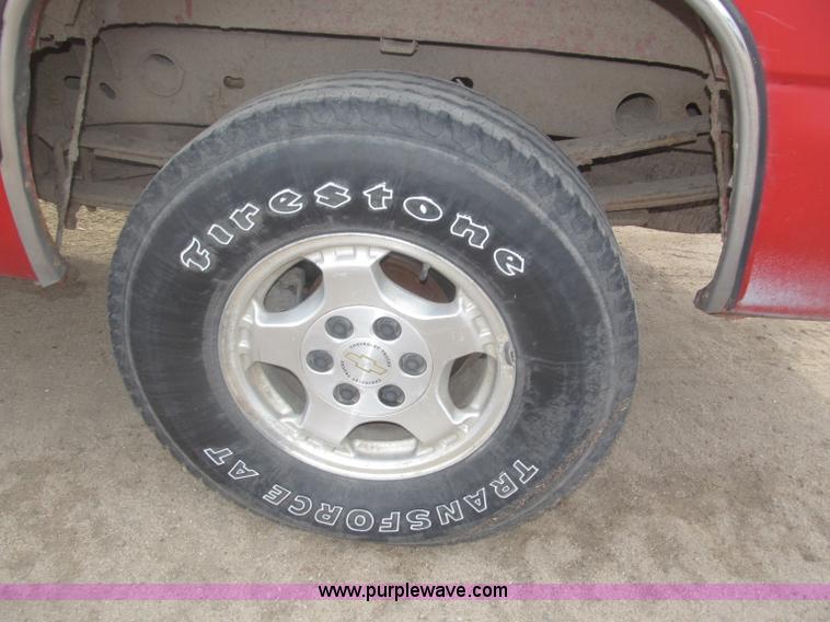 image for item B5447 2001 Chevrolet Silverado 1500 LT Ext. Cab pickup truck