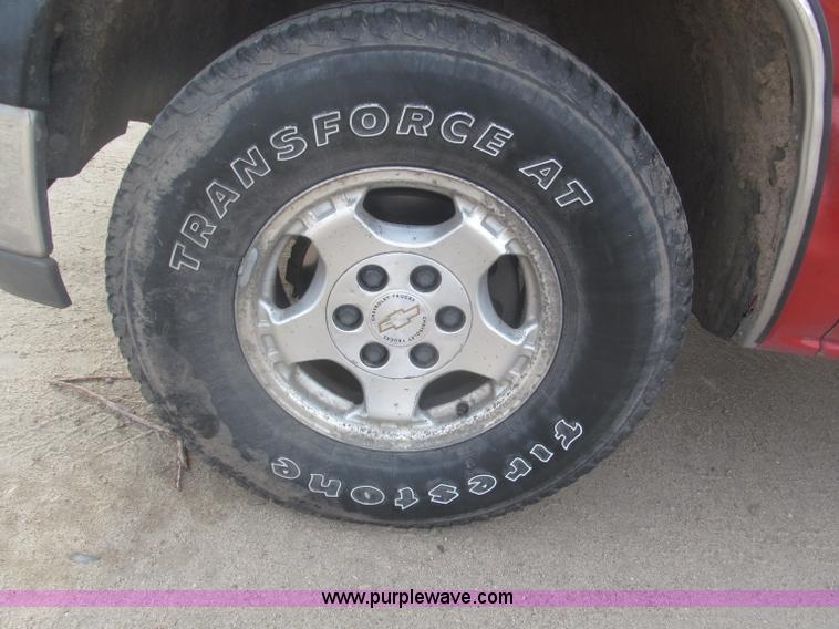 image for item B5447 2001 Chevrolet Silverado 1500 LT Ext. Cab pickup truck