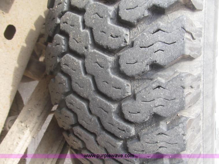 image for item B5447 2001 Chevrolet Silverado 1500 LT Ext. Cab pickup truck