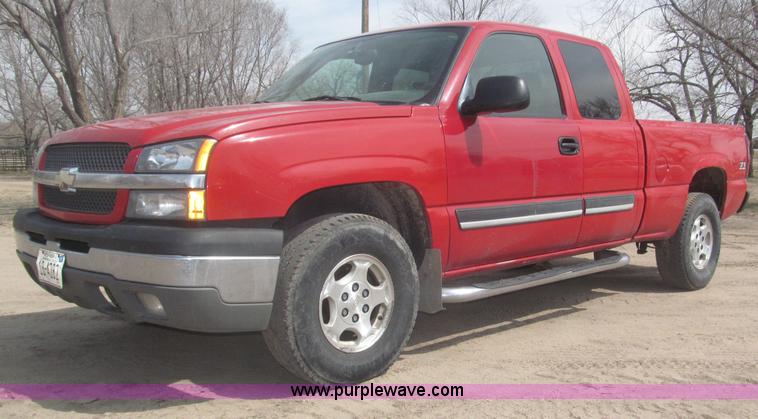 image for item B5454 2004 Chevrolet Silverado 1500 Z71 pickup truck