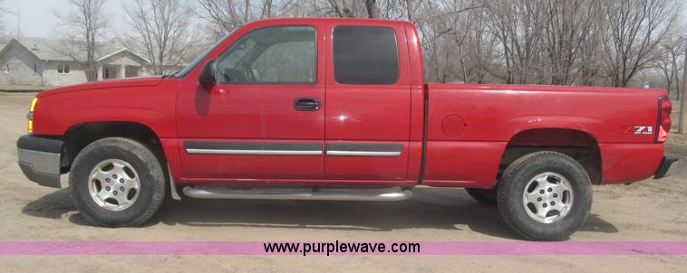 image for item B5454 2004 Chevrolet Silverado 1500 Z71 pickup truck