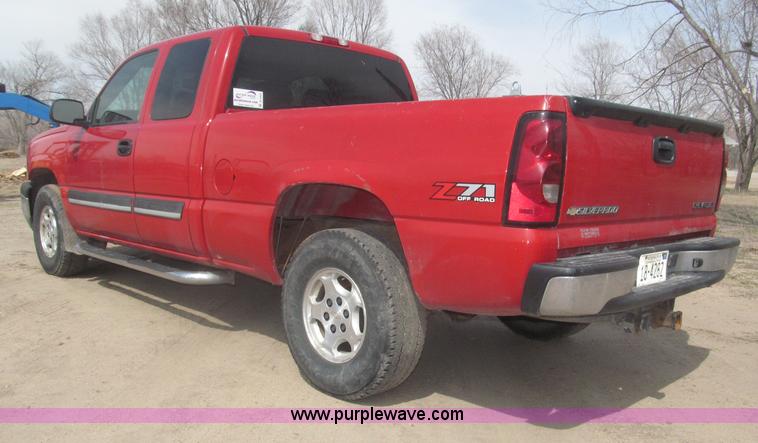 image for item B5454 2004 Chevrolet Silverado 1500 Z71 pickup truck