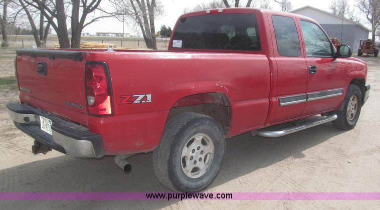 image for item B5454 2004 Chevrolet Silverado 1500 Z71 pickup truck