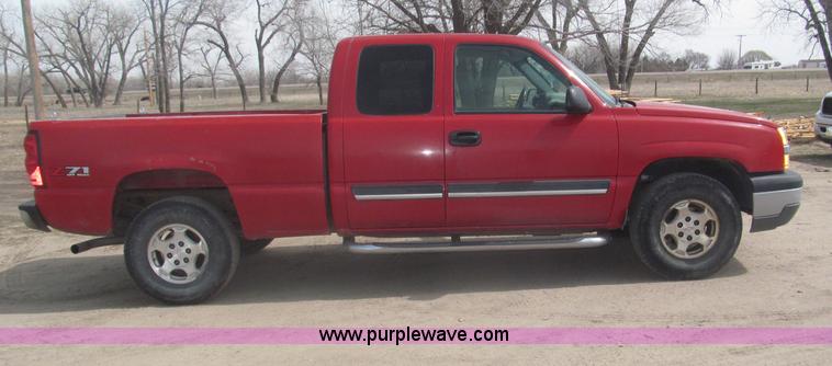 image for item B5454 2004 Chevrolet Silverado 1500 Z71 pickup truck