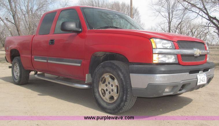 image for item B5454 2004 Chevrolet Silverado 1500 Z71 pickup truck