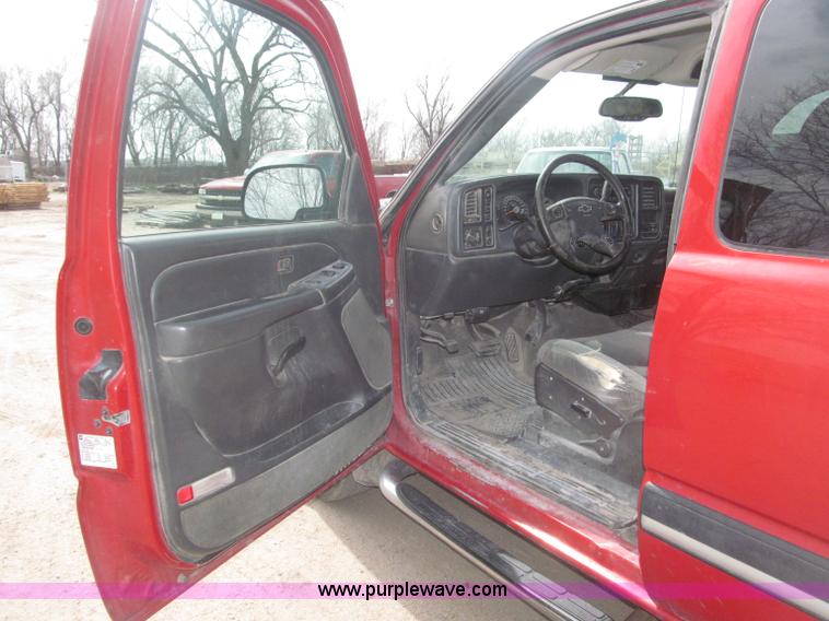 image for item B5454 2004 Chevrolet Silverado 1500 Z71 pickup truck