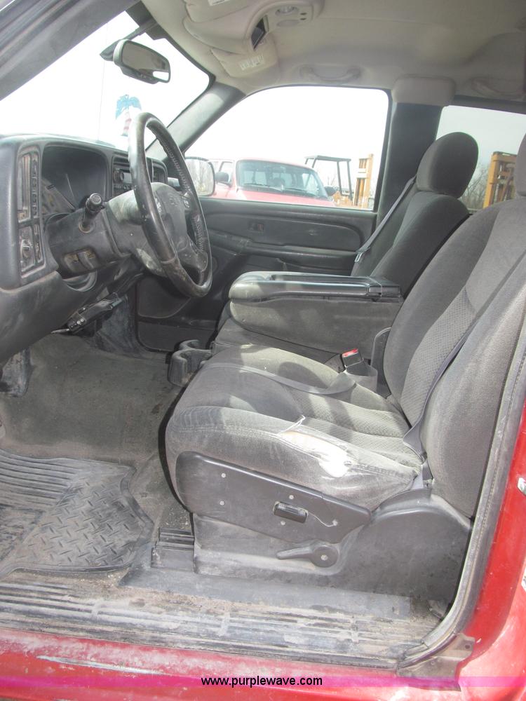 image for item B5454 2004 Chevrolet Silverado 1500 Z71 pickup truck