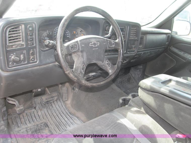 image for item B5454 2004 Chevrolet Silverado 1500 Z71 pickup truck