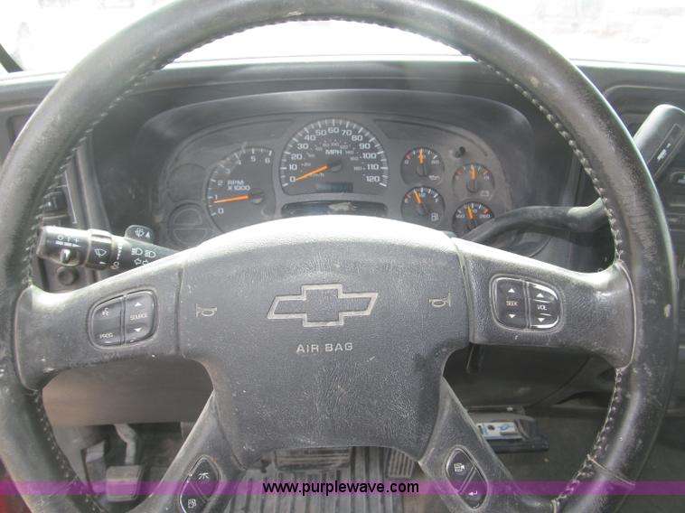 image for item B5454 2004 Chevrolet Silverado 1500 Z71 pickup truck