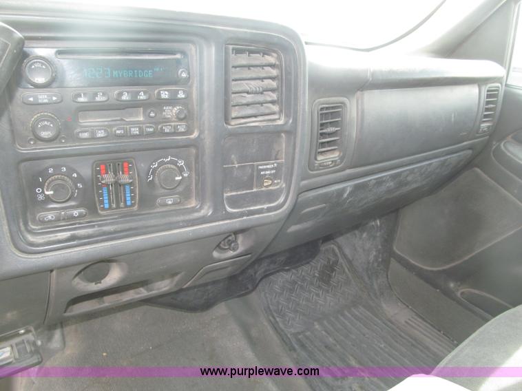 image for item B5454 2004 Chevrolet Silverado 1500 Z71 pickup truck