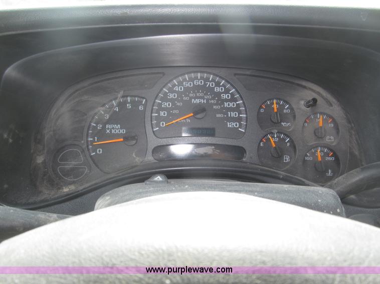 image for item B5454 2004 Chevrolet Silverado 1500 Z71 pickup truck