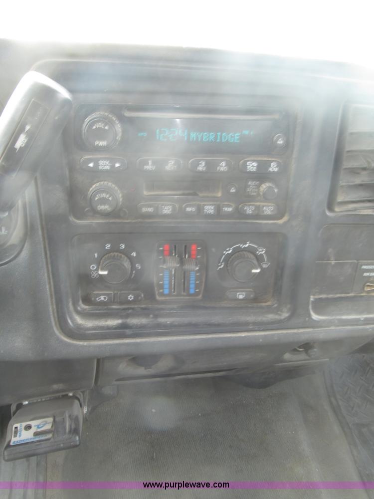 image for item B5454 2004 Chevrolet Silverado 1500 Z71 pickup truck