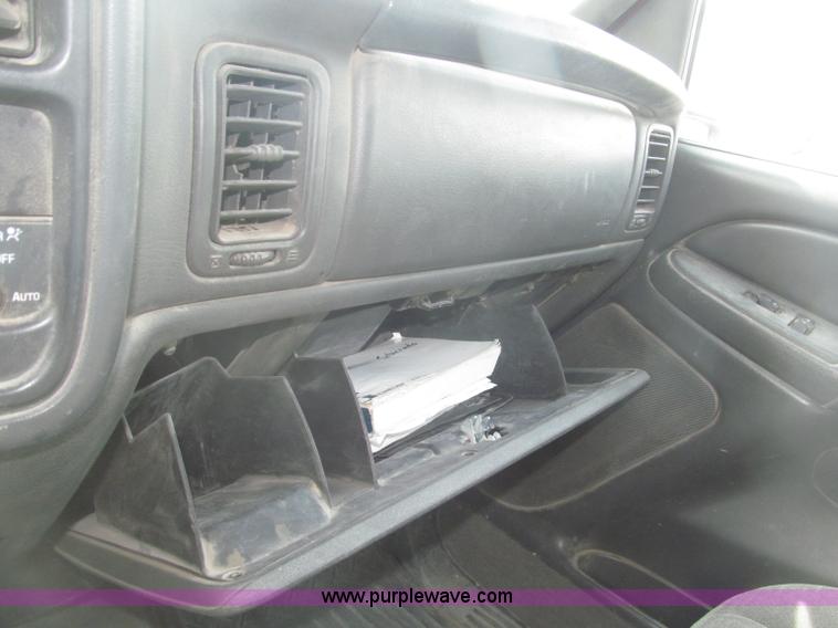 image for item B5454 2004 Chevrolet Silverado 1500 Z71 pickup truck