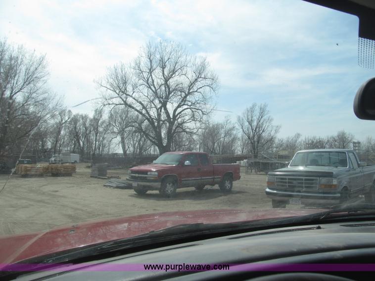 image for item B5454 2004 Chevrolet Silverado 1500 Z71 pickup truck