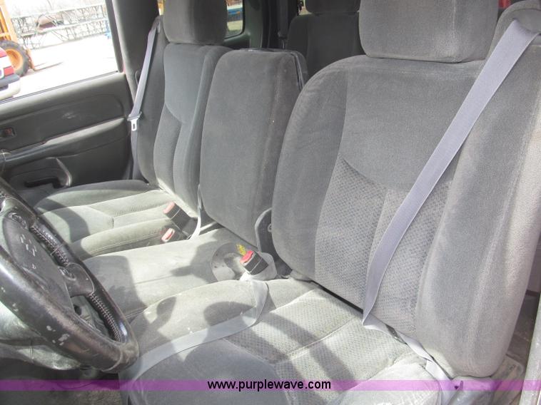 image for item B5454 2004 Chevrolet Silverado 1500 Z71 pickup truck