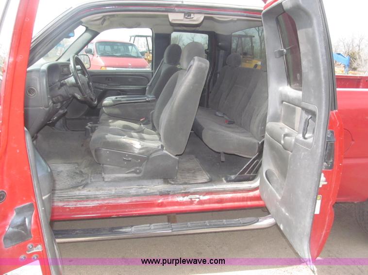 image for item B5454 2004 Chevrolet Silverado 1500 Z71 pickup truck