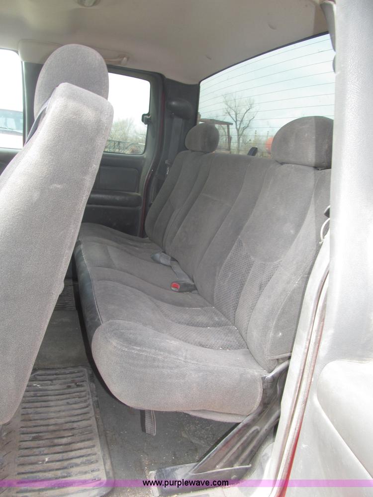 image for item B5454 2004 Chevrolet Silverado 1500 Z71 pickup truck