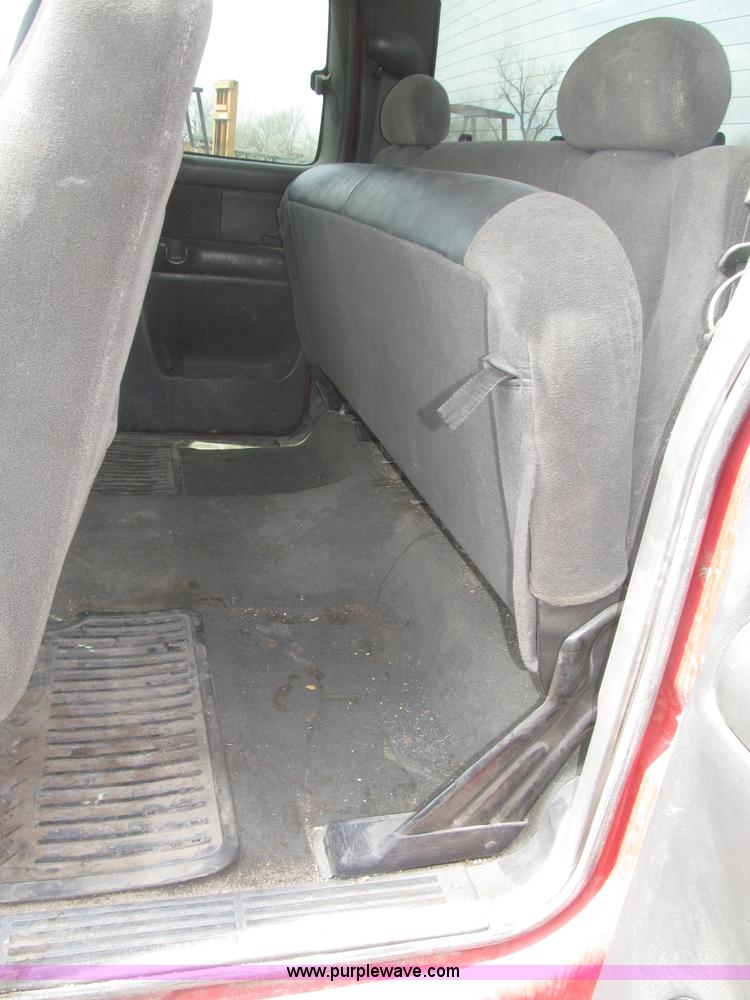 image for item B5454 2004 Chevrolet Silverado 1500 Z71 pickup truck