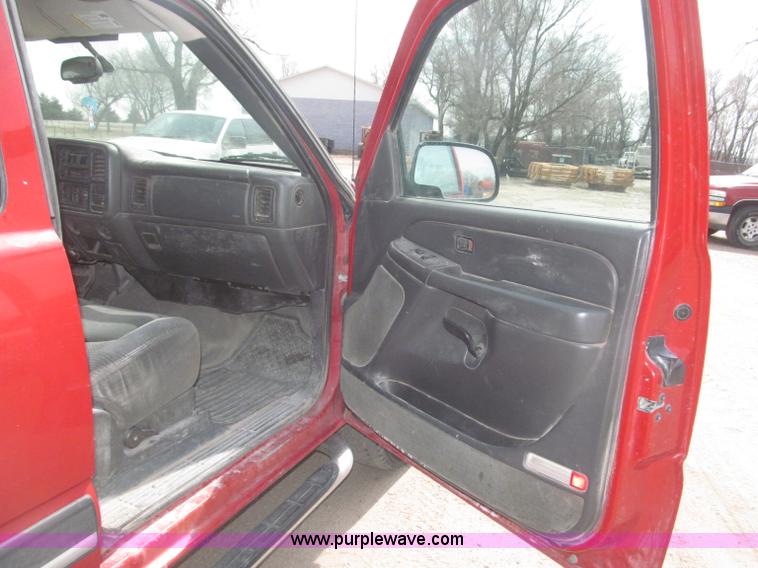 image for item B5454 2004 Chevrolet Silverado 1500 Z71 pickup truck