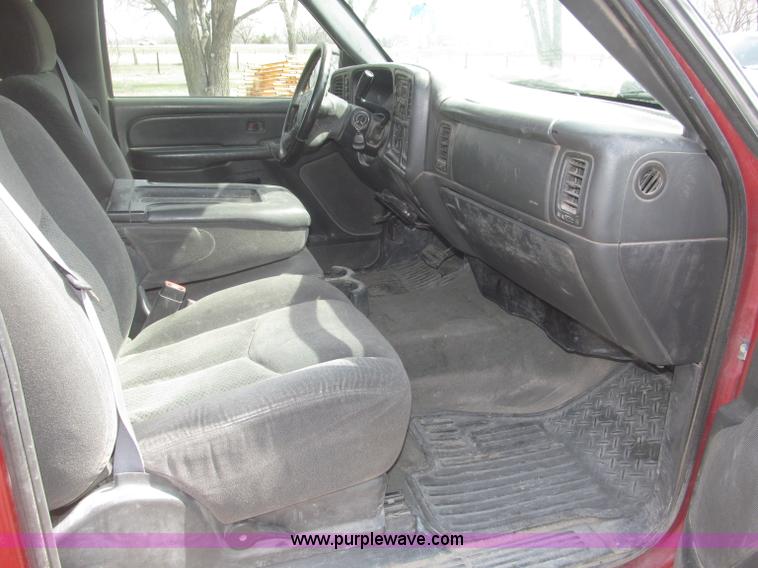 image for item B5454 2004 Chevrolet Silverado 1500 Z71 pickup truck