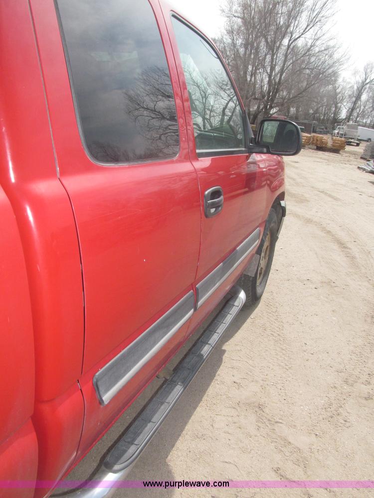 image for item B5454 2004 Chevrolet Silverado 1500 Z71 pickup truck