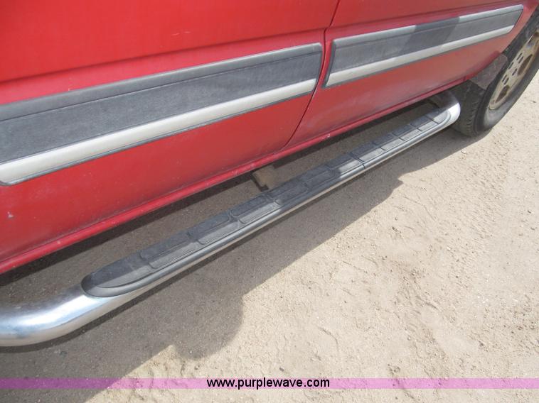 image for item B5454 2004 Chevrolet Silverado 1500 Z71 pickup truck