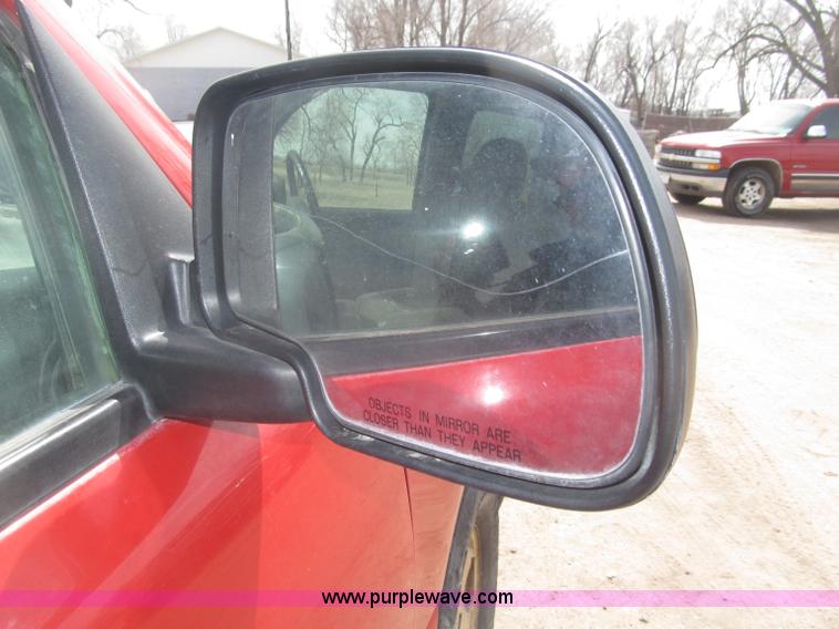 image for item B5454 2004 Chevrolet Silverado 1500 Z71 pickup truck