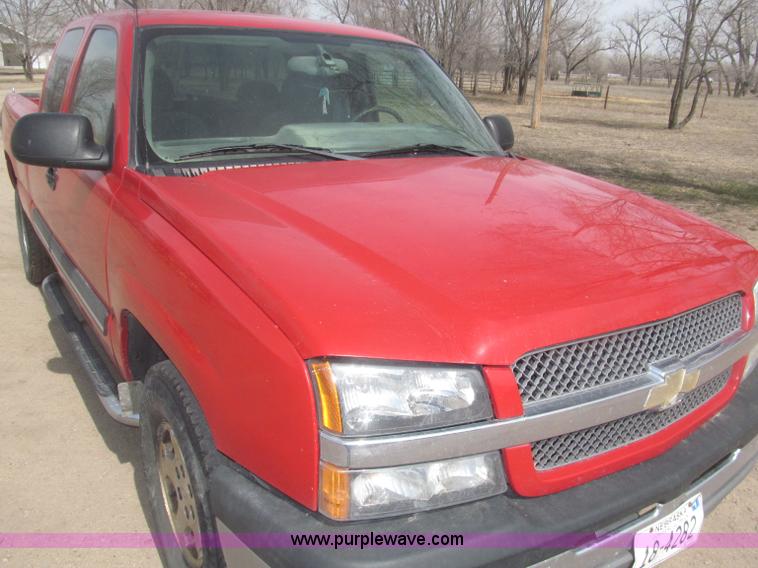 image for item B5454 2004 Chevrolet Silverado 1500 Z71 pickup truck
