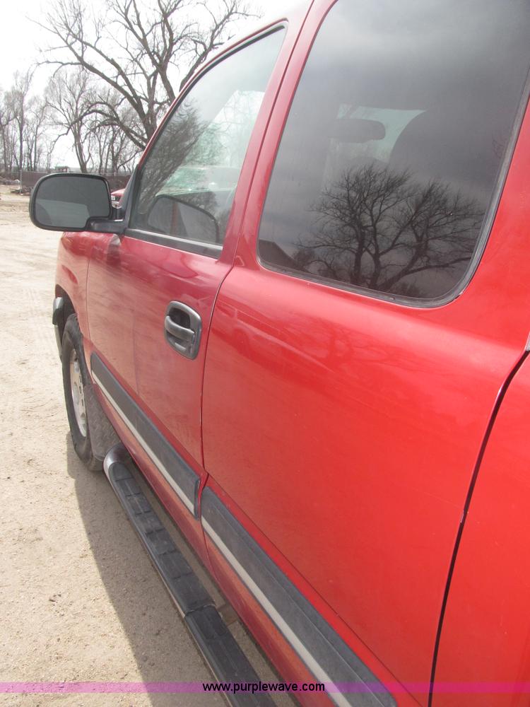 image for item B5454 2004 Chevrolet Silverado 1500 Z71 pickup truck