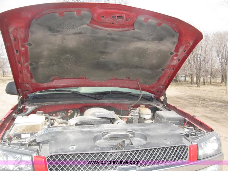 image for item B5454 2004 Chevrolet Silverado 1500 Z71 pickup truck