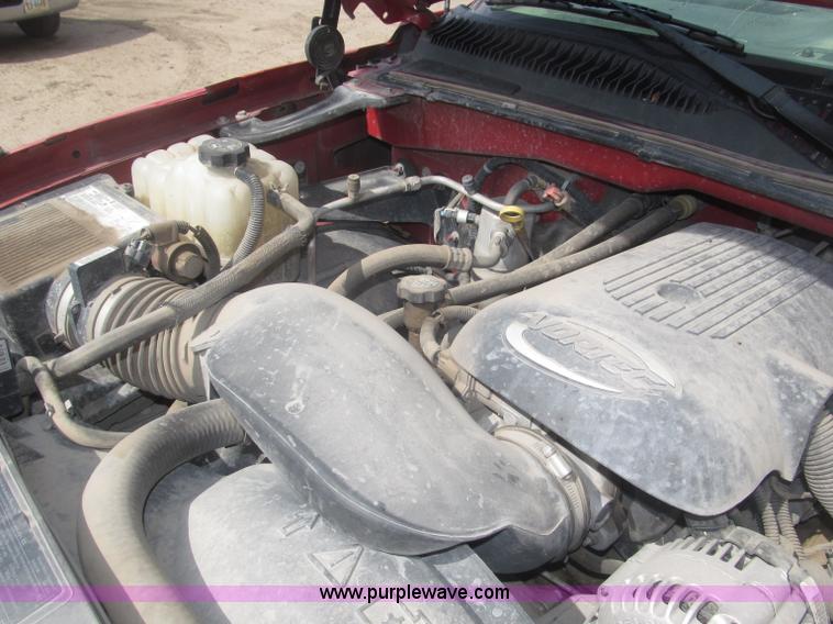 image for item B5454 2004 Chevrolet Silverado 1500 Z71 pickup truck